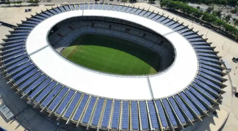 Gol de Placa Sustentável: Como os Clubes de Futebol Estão Adotando a Energia Solar